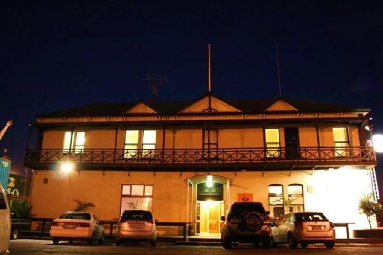 Customhouse Hotel And Backpackers Hostel Nelson Luaran gambar